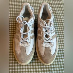 White and Tan Retro-Inspired Sneakers with Suede Accents